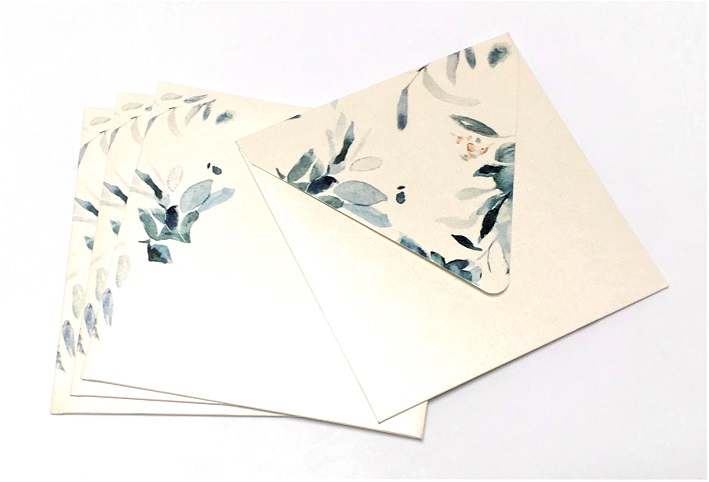 Свадебные конверты под приглашения на дизйнерской бумаге Majestic . Треугольный клапан с печатью.